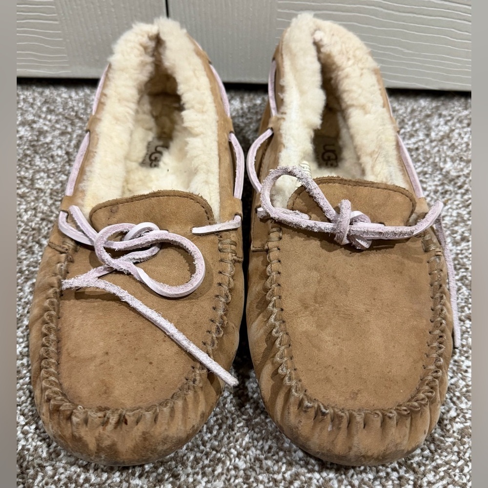 UGG  Women's Chestnut Dakota Moccasin Slipper Slip On Loafer Shoes Sz 7 US 5131